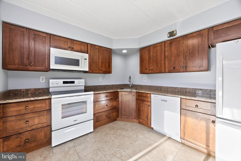 112 HARVEST LN #104, PHOENIXVILLE, PA 19460 — exterior