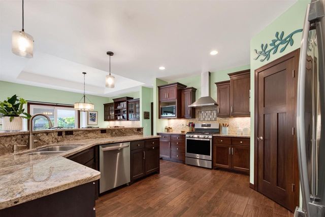 3364 COTTAGE HILL DRIVE, Green Bay, WI 54311
