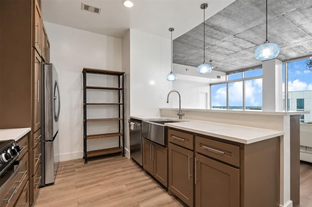 5925 Almeda Road 12904, Houston, TX 77004