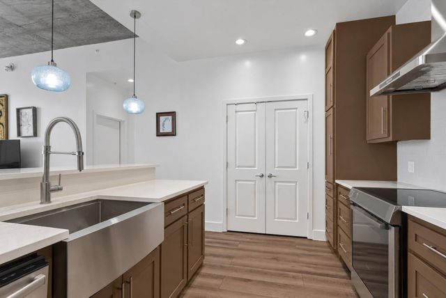 5925 Almeda Road 12904, Houston, TX 77004