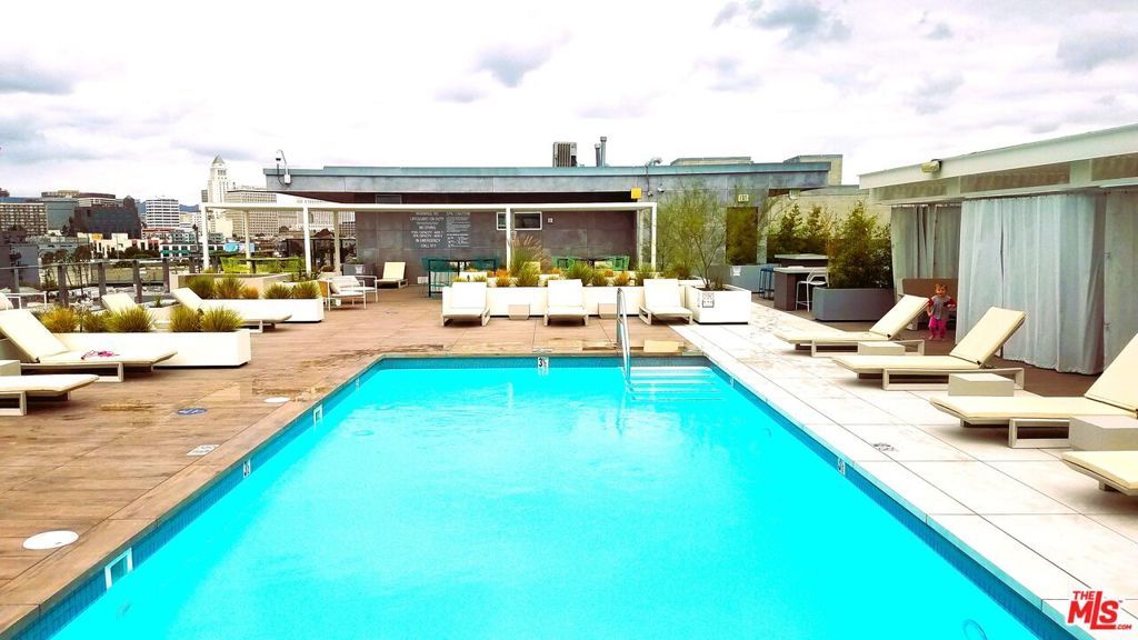 Image 22 of property listing at 527 Molino Street 202, Los Angeles, CA 90013