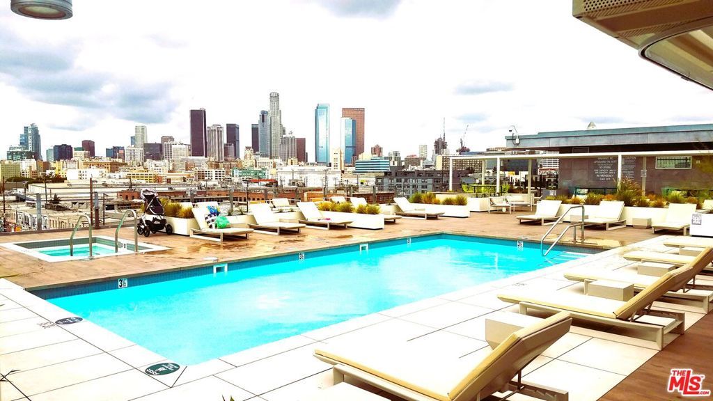Image 23 of property listing at 527 Molino Street 202, Los Angeles, CA 90013