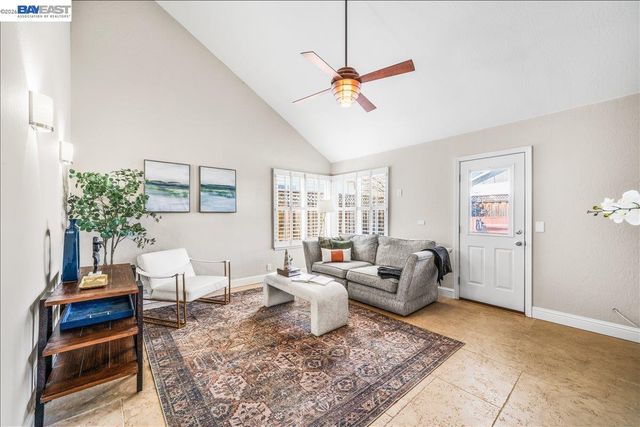 552 Hanover St, Livermore, CA 94551