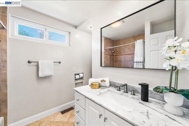 552 Hanover St, Livermore, CA 94551