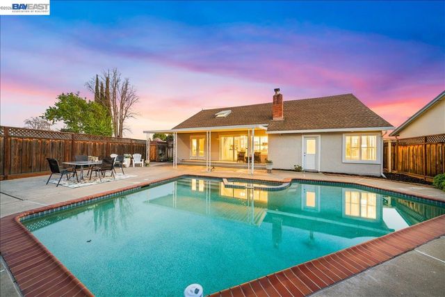 552 Hanover St, Livermore, CA 94551