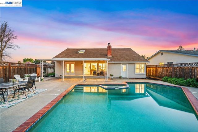 552 Hanover St, Livermore, CA 94551