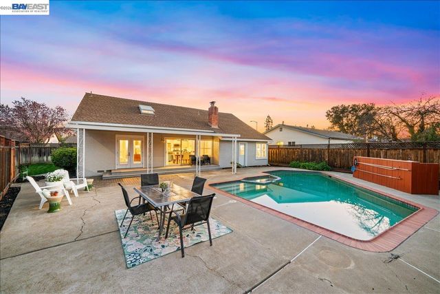 552 Hanover St, Livermore, CA 94551