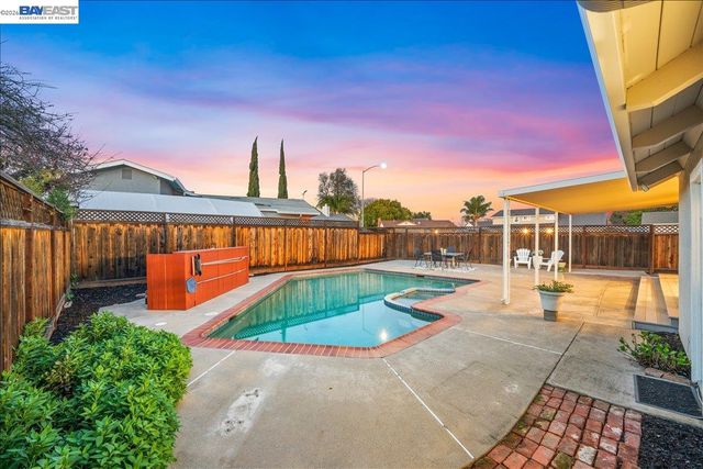 552 Hanover St, Livermore, CA 94551