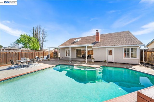 552 Hanover St, Livermore, CA 94551