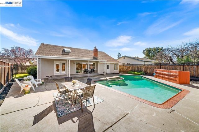 552 Hanover St, Livermore, CA 94551