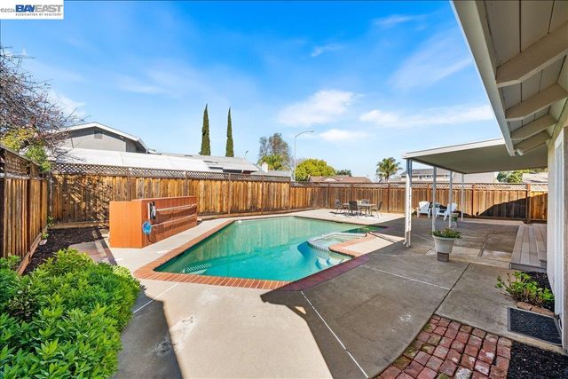 552 Hanover St, Livermore, CA 94551