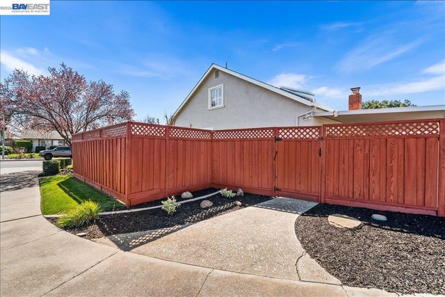 552 Hanover St, Livermore, CA 94551