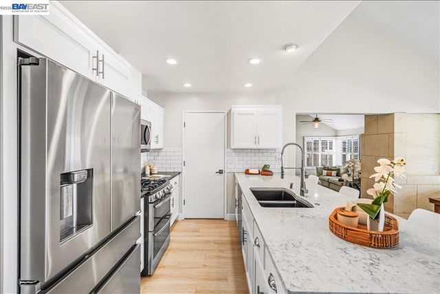 552 Hanover St, Livermore, CA 94551