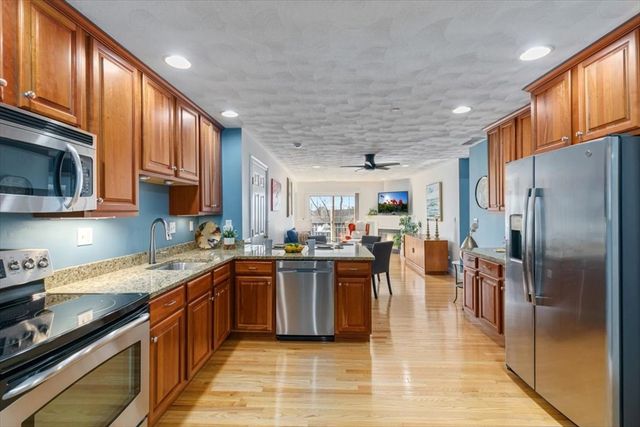 10 Cunningham Ln 204, Billerica, MA 01821