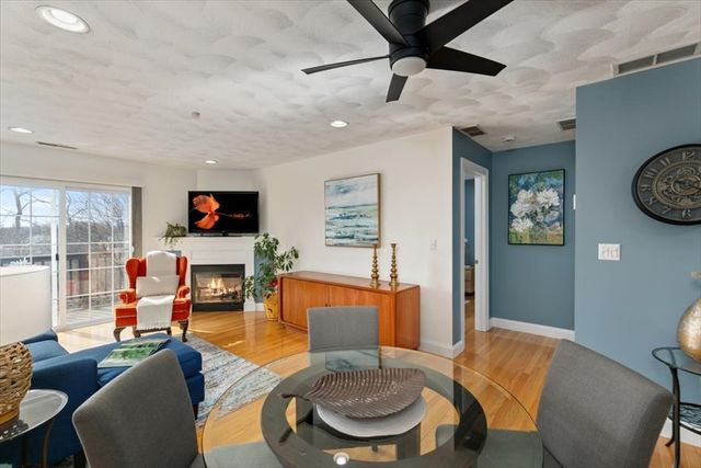 10 Cunningham Ln 204, Billerica, MA 01821