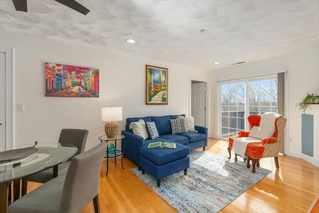 10 Cunningham Ln 204, Billerica, MA 01821