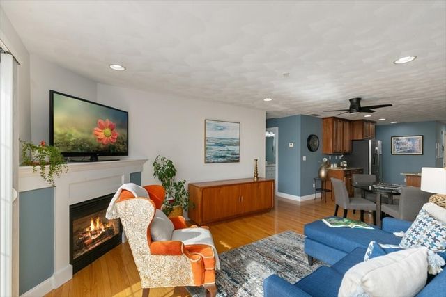 10 Cunningham Ln 204, Billerica, MA 01821
