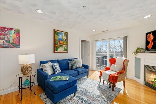 10 Cunningham Ln 204, Billerica, MA 01821