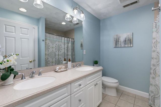 10 Cunningham Ln 204, Billerica, MA 01821