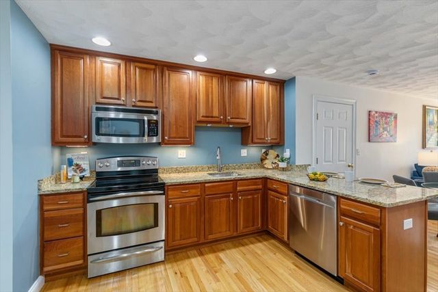 10 Cunningham Ln 204, Billerica, MA 01821