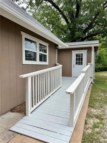 426 Van Buren, Eureka Springs, AR 72632