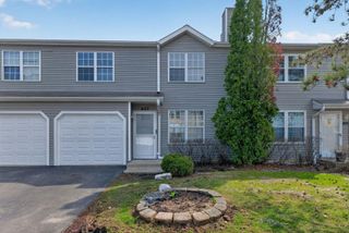 453 Normandie Lane, Round Lake, IL 60073