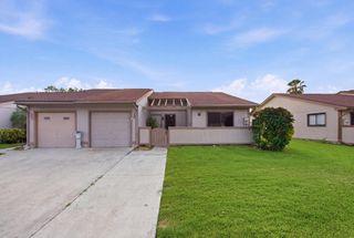 18 WINCHMORE Lane, Boynton Beach, FL 33426
