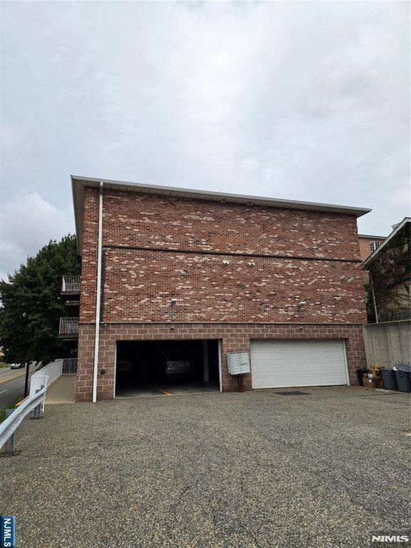118 Bergen Boulevard 2B, Palisades Park, NJ 07650