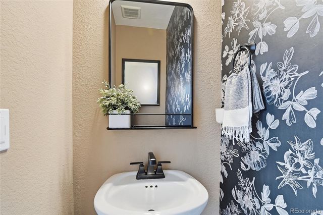 4019 N Quatar Court, Aurora, CO 80019