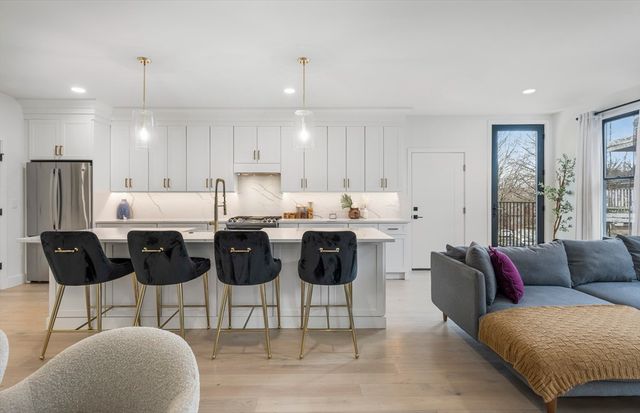 839 Saratoga St 3, Boston, MA 02128