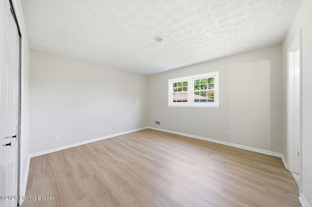 4507 Gaudet Rd, Jeffersontown, KY 40299