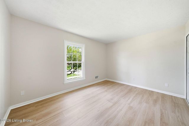 4507 Gaudet Rd, Jeffersontown, KY 40299