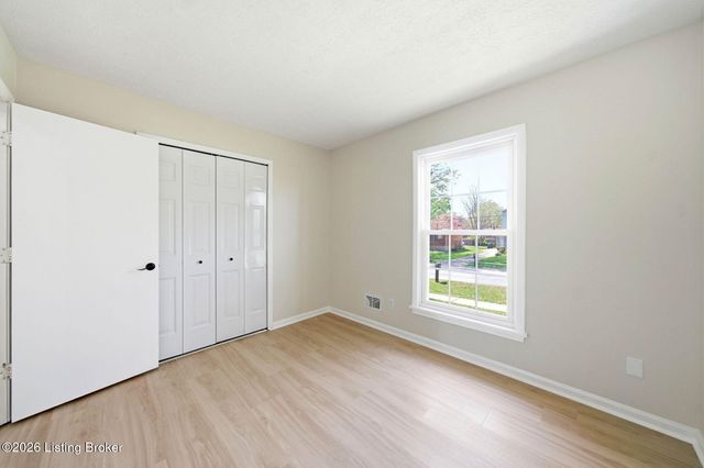 4507 Gaudet Rd, Jeffersontown, KY 40299