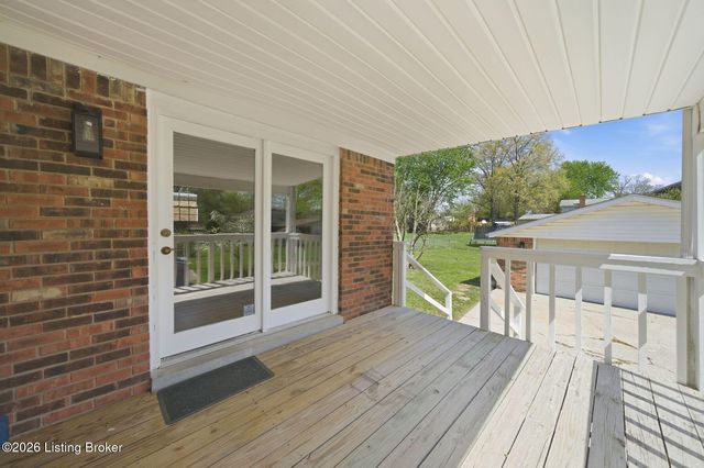 4507 Gaudet Rd, Jeffersontown, KY 40299