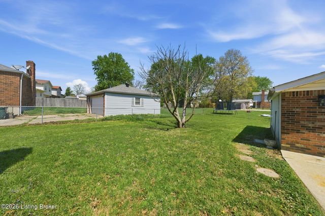 4507 Gaudet Rd, Jeffersontown, KY 40299