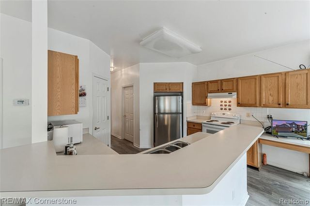 8307 Parkside Drive, Westland, MI 48185