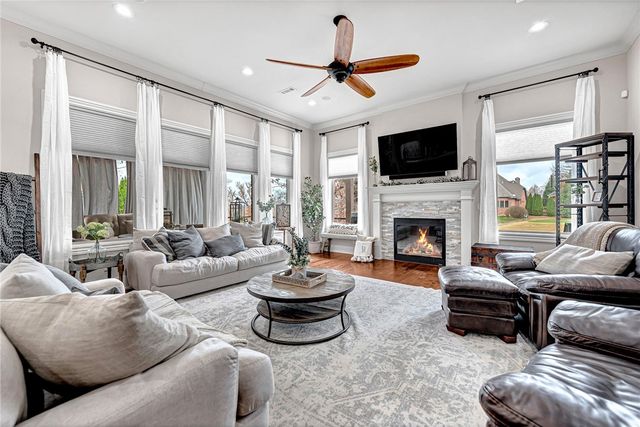 7007 W Balmoral Drive, Rogers, AR 72758