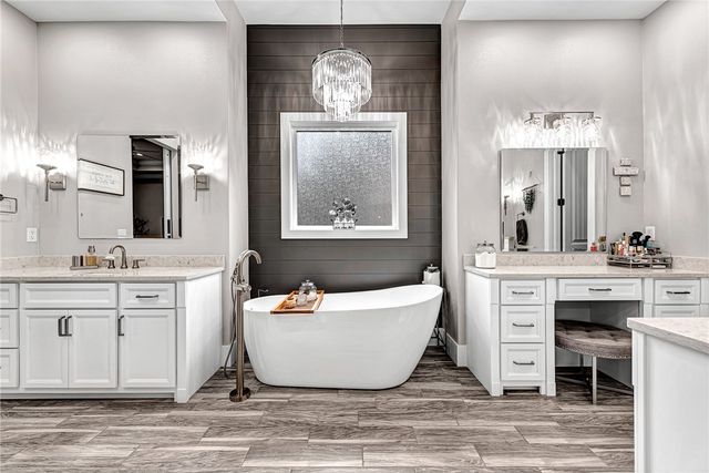 7007 W Balmoral Drive, Rogers, AR 72758