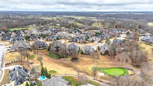 7007 W Balmoral Drive, Rogers, AR 72758