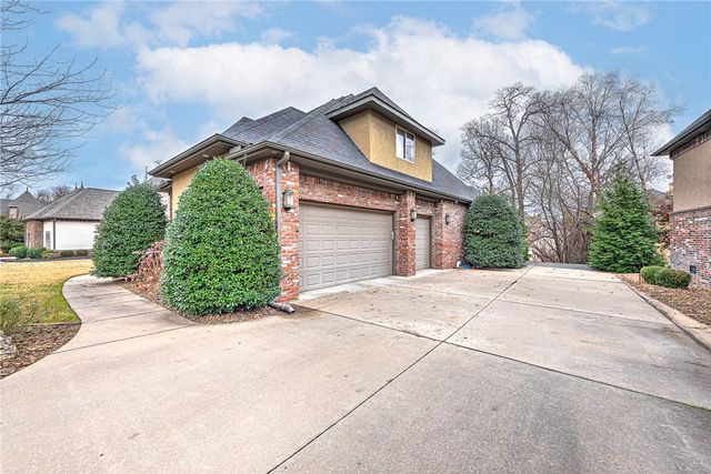 7007 W Balmoral Drive, Rogers, AR 72758