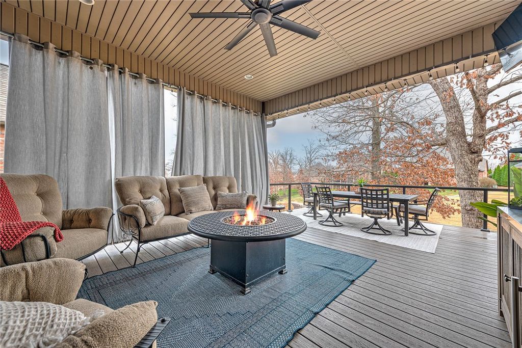 7007 W Balmoral Drive, Rogers, AR 72758