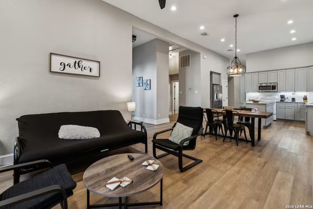 112 Hill St, San Antonio, TX 78212