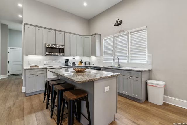 112 Hill St, San Antonio, TX 78212