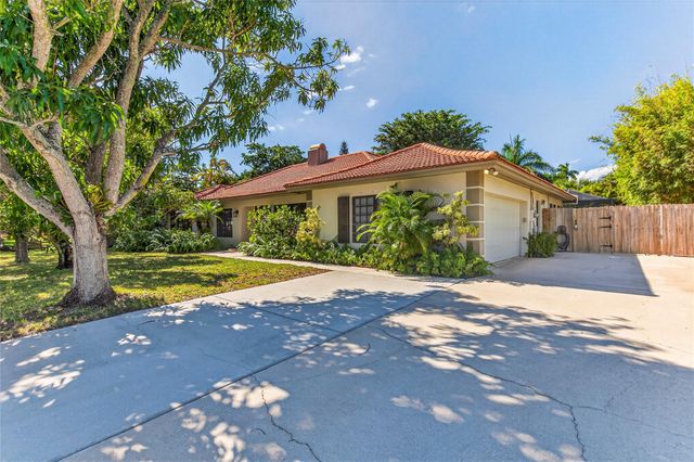 1823 Richard Ln, Palm Springs, FL 33406