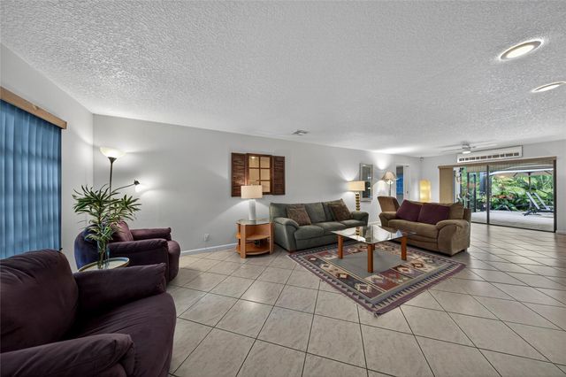 1823 Richard Ln, Palm Springs, FL 33406