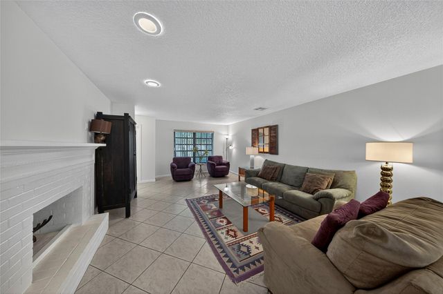 1823 Richard Ln, Palm Springs, FL 33406