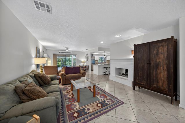 1823 Richard Ln, Palm Springs, FL 33406