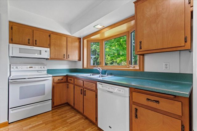 297 Lincoln DRIVE S, West Bend, WI 53095