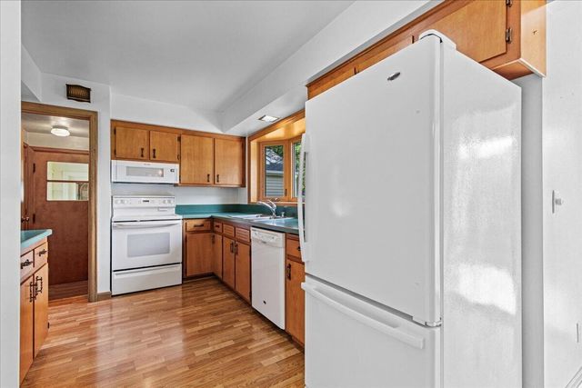 297 Lincoln DRIVE S, West Bend, WI 53095