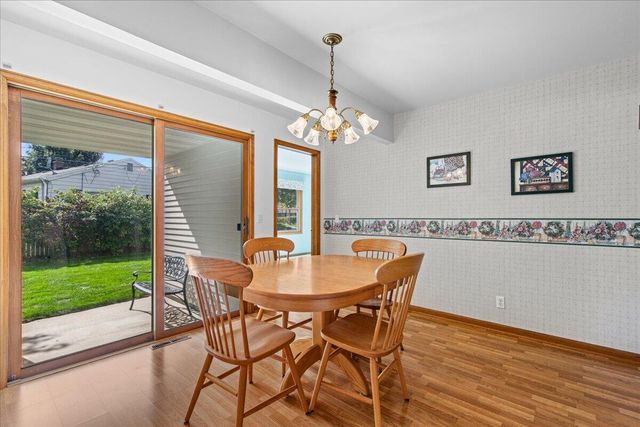 297 Lincoln DRIVE S, West Bend, WI 53095